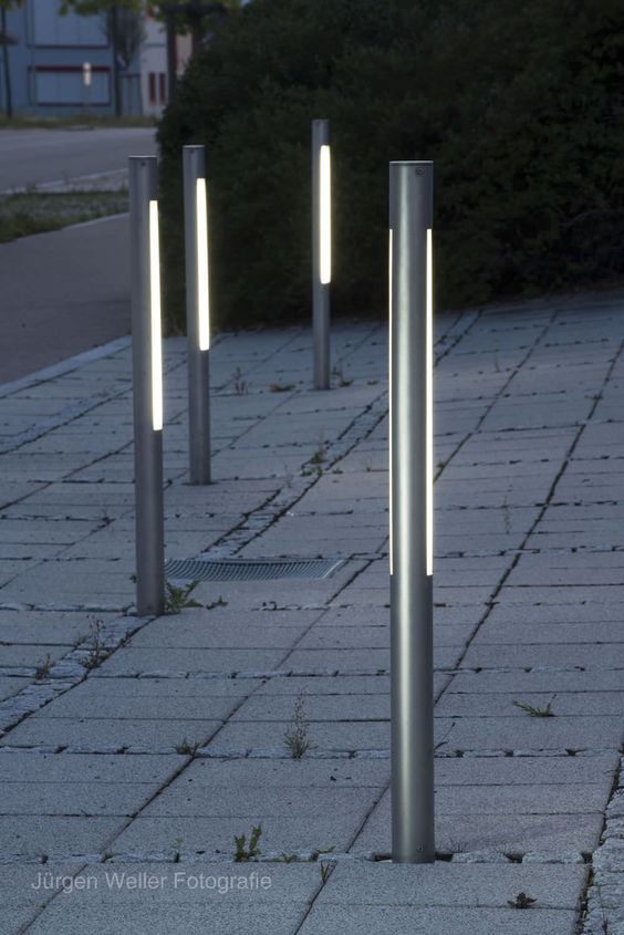 Металлические парковочные столбики с подсветкой
